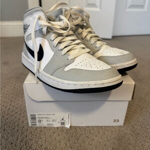 Jordan Air 1 Mid in Gray and White